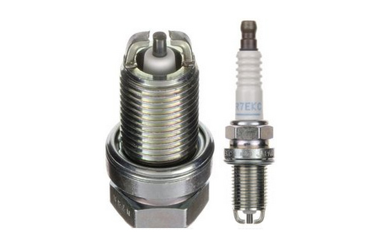 Candela NGK BKR7EKC (10 pezzi per scatola)