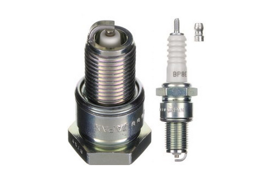 Candela NGK BP8ES (10 pezzi per scatola)