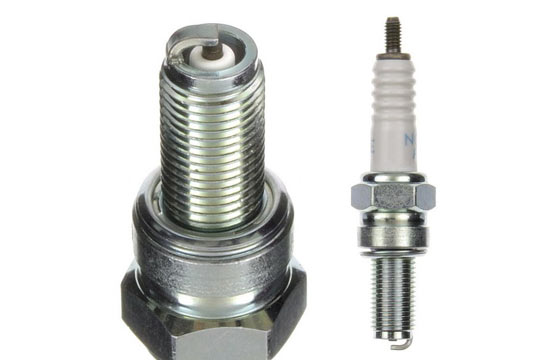 Candela NGK CR8E (10 pezzi per scatola)