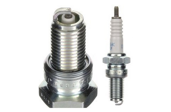 Candela NGK DR8EA (10 pezzi per scatola)